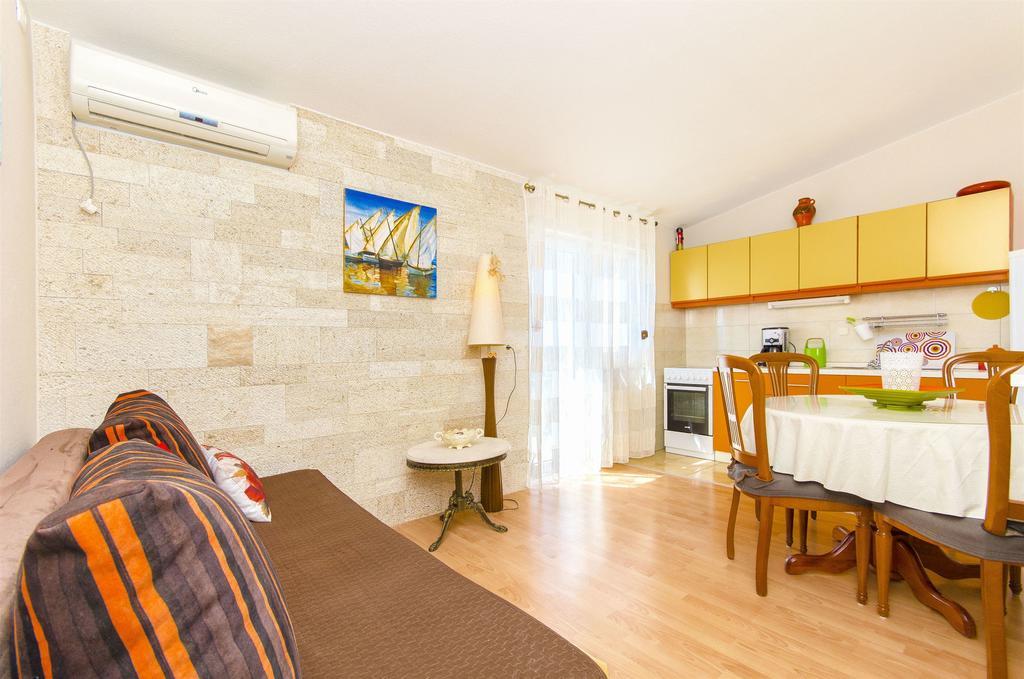 Apartments Nives 特罗吉尔 外观 照片